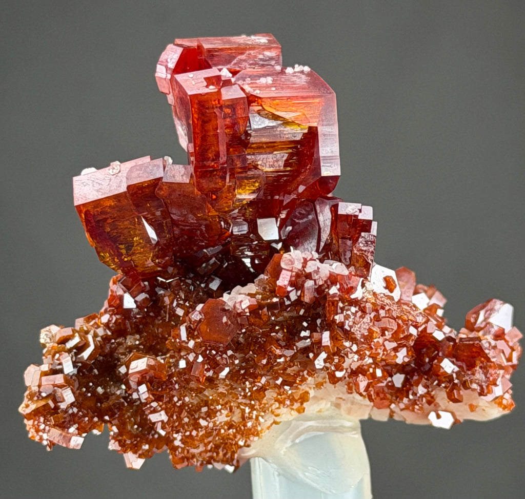 Vanadinite with Barite main crystal 2 cm in perfect Conditions -Vanadinite lovers -